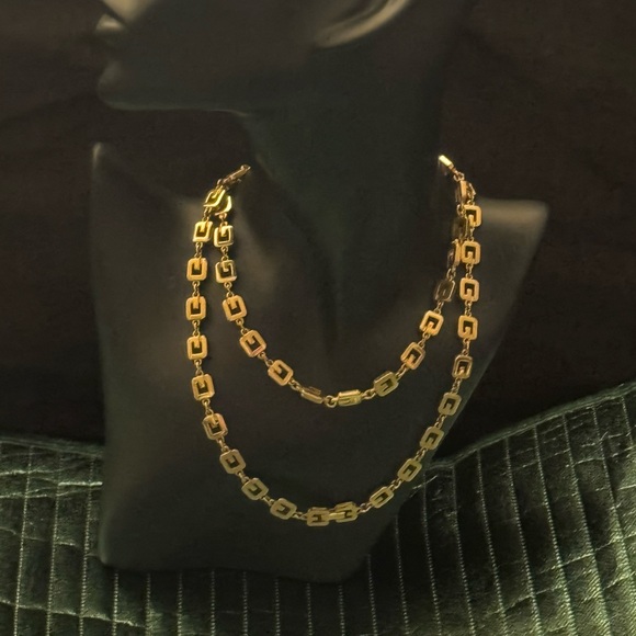Givenchy Gold Link Necklace - Picture 4 of 8